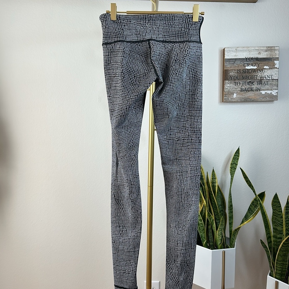 125. Lululemon Wunder Under Pant III
Fall Net White Black - Picture 8 of 9